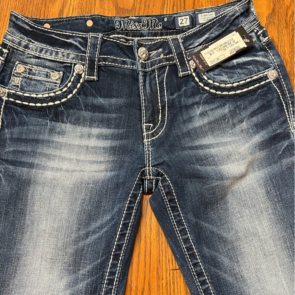 NEW Size 27 Miss Me Capris
